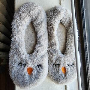 Cute slippers. Great condition